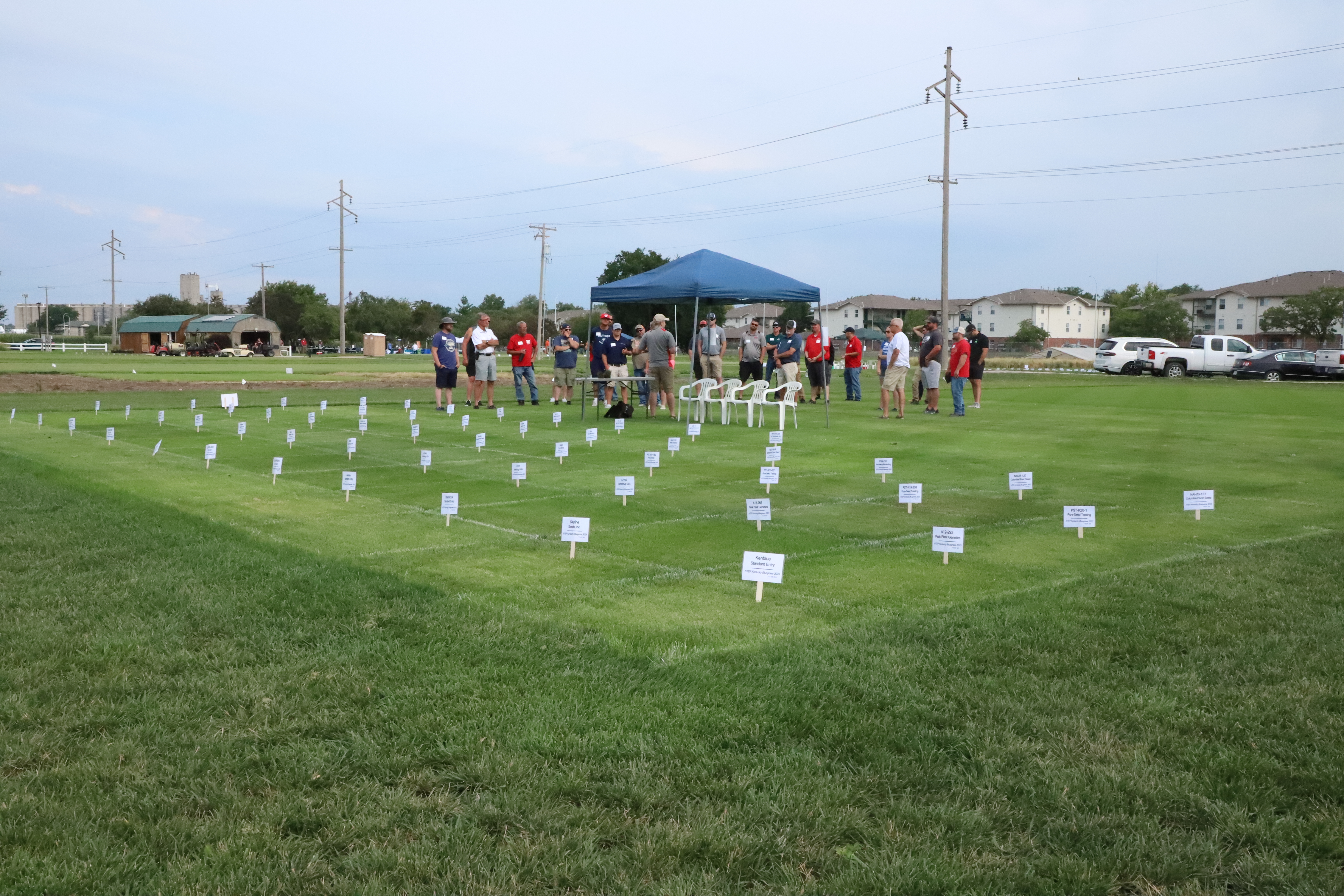 Kyle Broderick, Plant and Pest Diagnostic Extension Educator, speaking to field day attendees. 